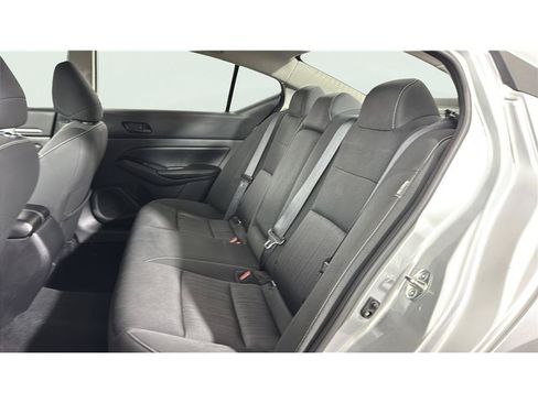 Used 2023 Nissan Altima 2.5 SV FWD image 11