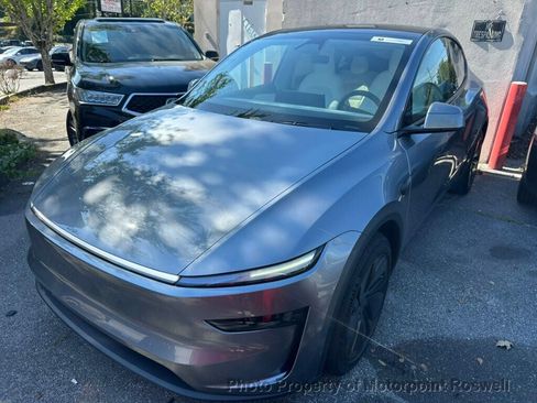 Used 2026 Tesla Model Y Long Range RWD image 10