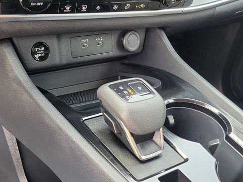 Certified 2025 Nissan Rogue SV image 35