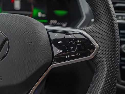 New 2024 Volkswagen Tiguan SE R-Line image 12