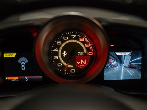 Used 2020 Ferrari F8 Tributo RWD image 22