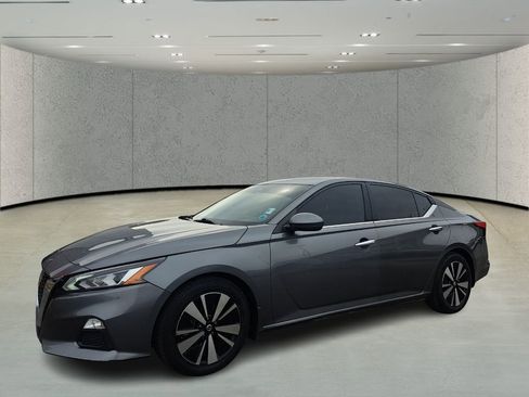 Used 2021 Nissan Altima 2.5 SV w/ SV Premium Package image 1