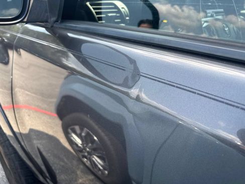 Used 2018 Toyota 4Runner SR5 AWD/4WD image 10