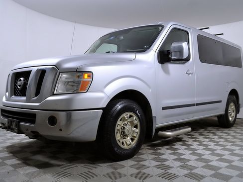 Used 2017 Nissan NV 3500 SL RWD image 2