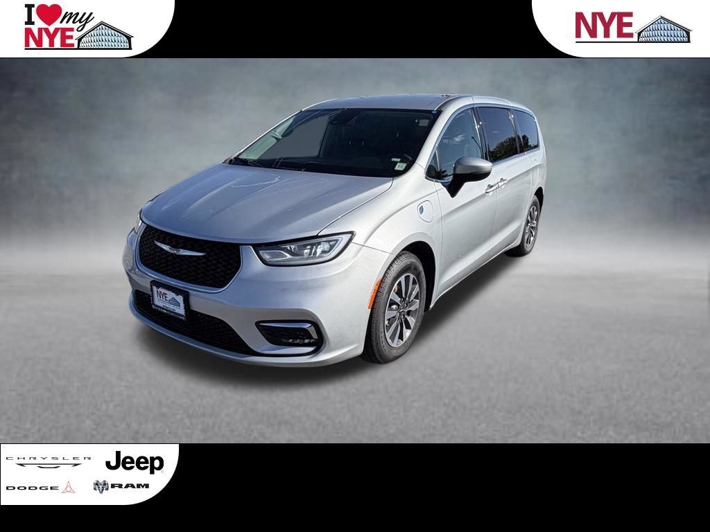 Used 2023 Chrysler Pacifica Touring-L FWD 360° Tour