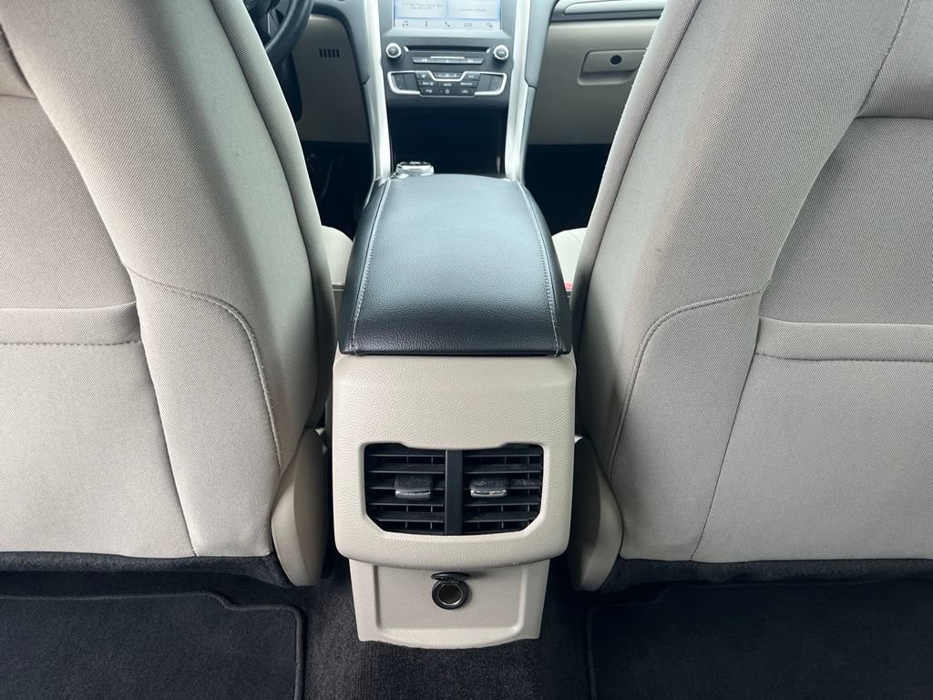 Used 2018 Ford Fusion SE w/ Fusion SE Technology Package FWD image 26
