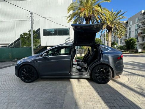 Used 2017 Tesla Model X 75D image 4