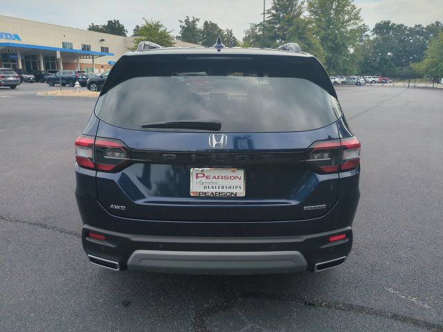 Used 2025 Honda Pilot Touring image 5