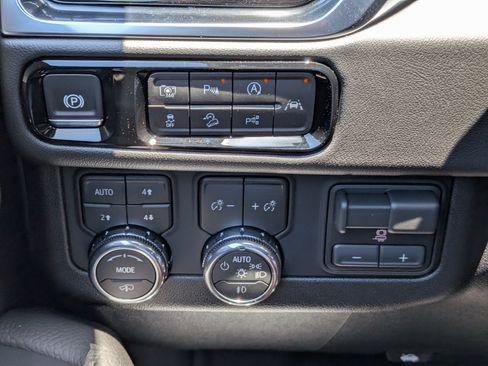 New 2026 GMC Yukon XL Denali w/ Denali Reserve Package AWD/4WD image 26
