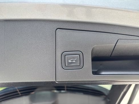 Used 2023 Cadillac XT4 Premium Luxury FWD image 23