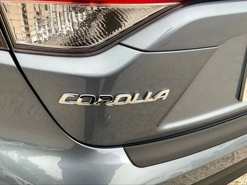 Used 2025 Toyota Corolla LE FWD image 30