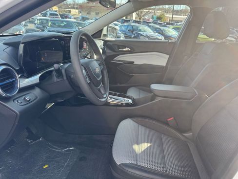 Used 2025 Chevrolet Trax LT image 21