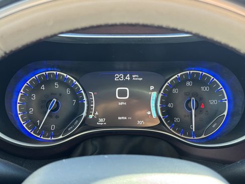 Used 2017 Chrysler Pacifica Limited w/ Advanced Safetytec Group image 14