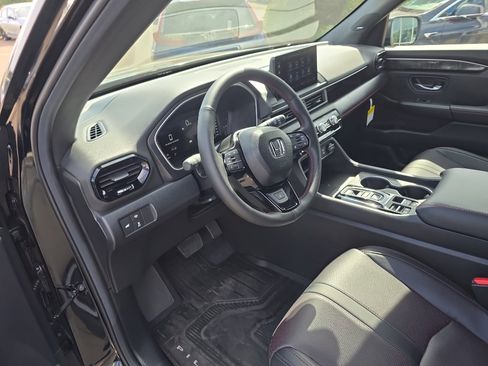 New 2025 Honda Pilot Black Edition image 36