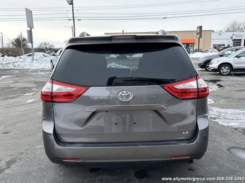 Used 2018 Toyota Sienna LE image 6