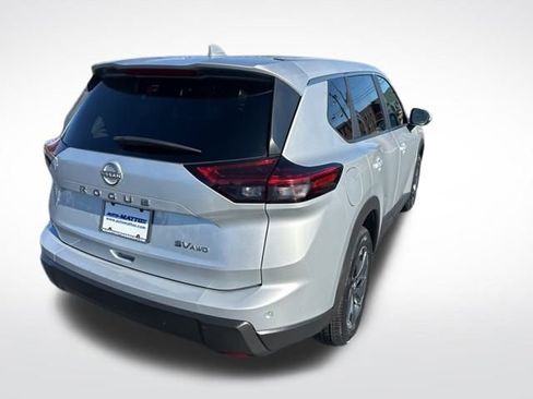 Used 2024 Nissan Rogue SV image 7