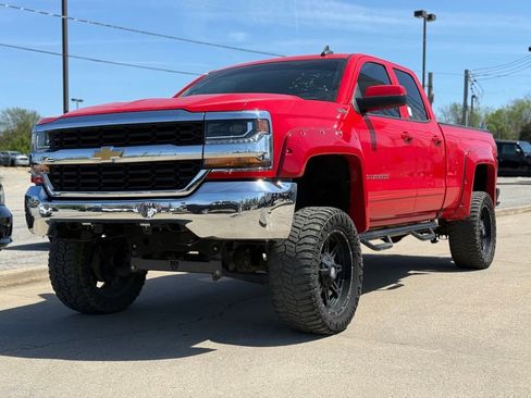 Used 2018 Chevrolet Silverado 1500 LT image 2
