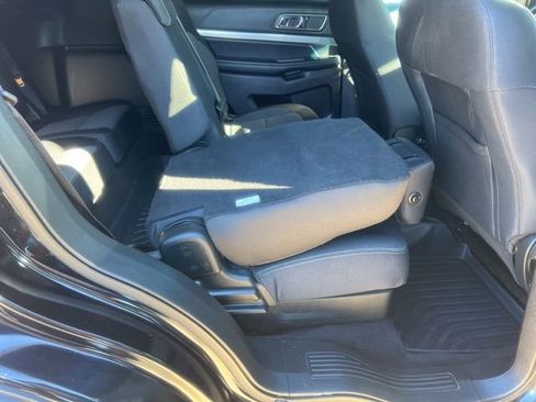 Used 2018 Ford Explorer XLT image 28