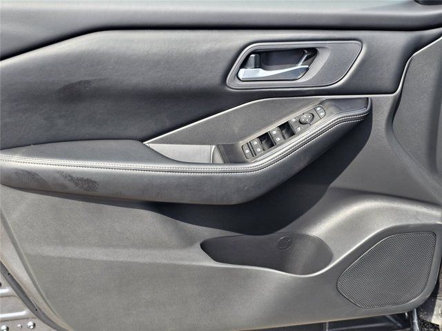 Used 2026 Nissan Rogue SV FWD image 14