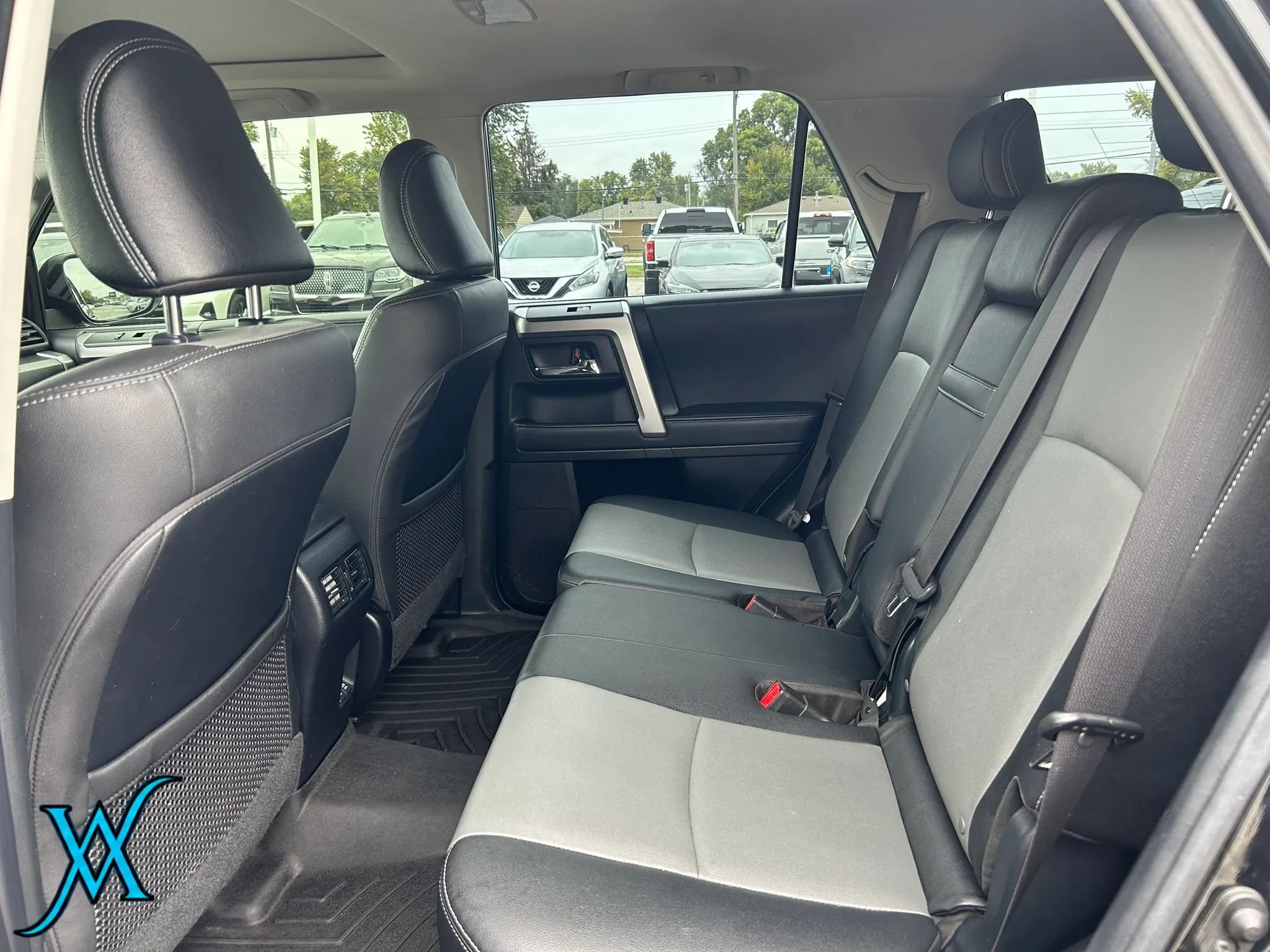 Used 2021 Toyota 4Runner SR5 Premium w/ Moonroof Package AWD/4WD image 15