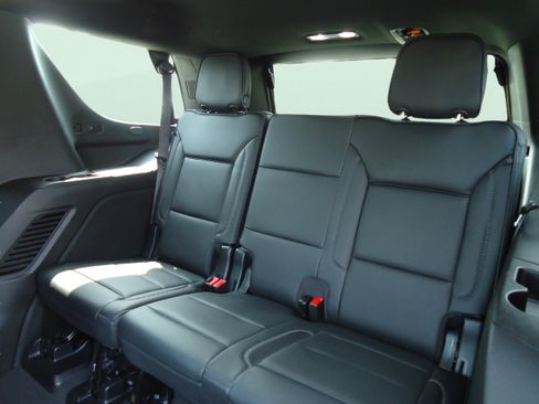 Used 2024 GMC Yukon Denali w/ Advanced Technology Package AWD/4WD image 31