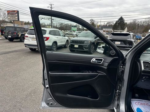 Used 2018 Jeep Grand Cherokee Altitude image 16