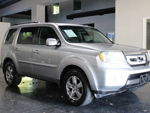 Used 2010 Honda Pilot EX image 1