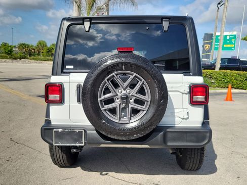 Used 2025 Jeep Wrangler Unlimited Sport AWD/4WD image 6