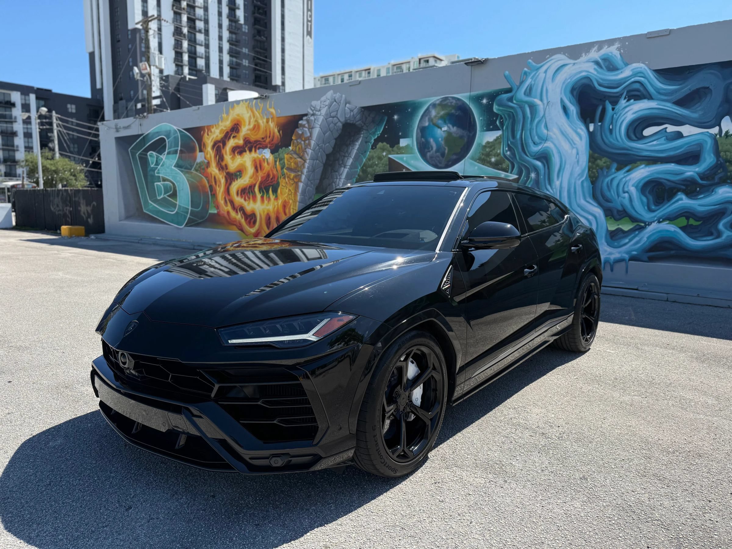 Used 2021 Lamborghini Urus AWD/4WD image 1