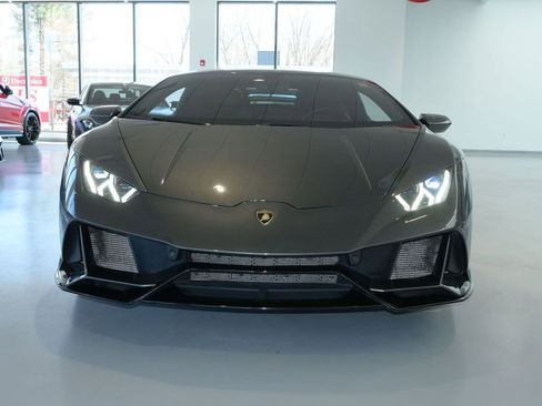 Used 2020 Lamborghini Huracan EVO image 3