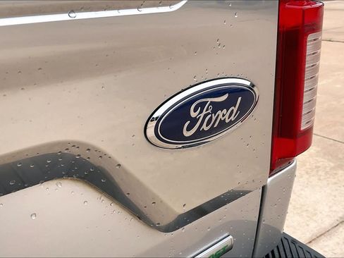 Used 2018 Ford F150 Platinum w/ Equipment Group 701A Luxury AWD/4WD image 31