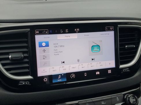 Used 2022 Chrysler Pacifica Touring-L image 21