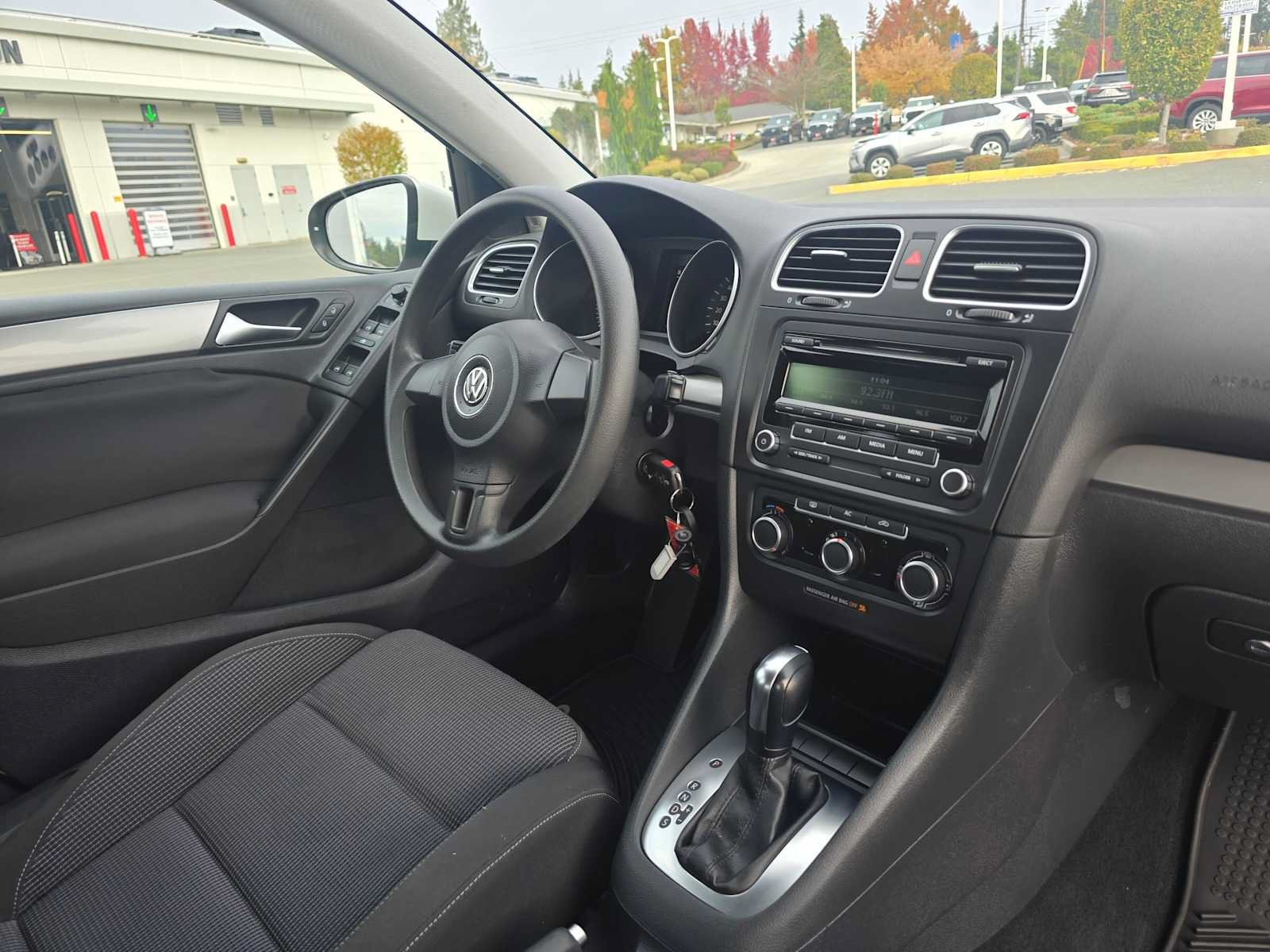 Used 2012 Volkswagen Golf 4-Door FWD image 10