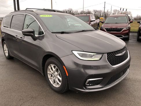 Used 2022 Chrysler Pacifica Touring-L image 7