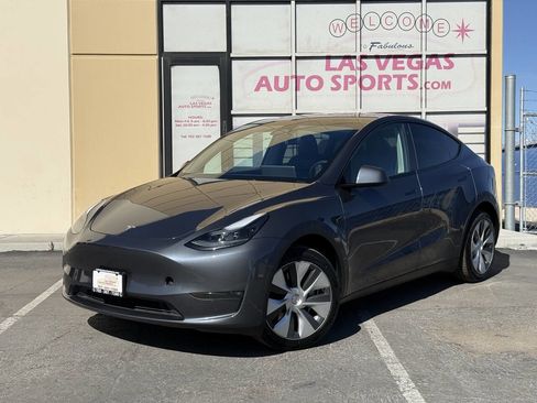 Used 2023 Tesla Model Y Long Range image 4