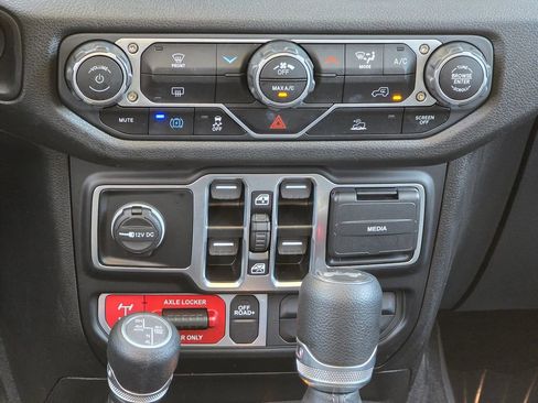 Used 2025 Jeep Wrangler Unlimited Sport S 4xe AWD/4WD image 33
