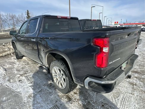 Used 2022 Chevrolet Silverado 1500 LTZ image 3