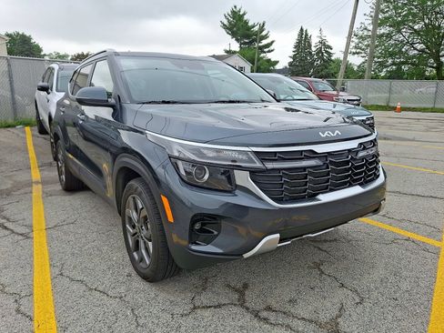Used 2024 Kia Seltos S AWD/4WD image 2