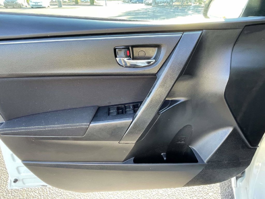 Used 2019 Toyota Corolla LE FWD image 18
