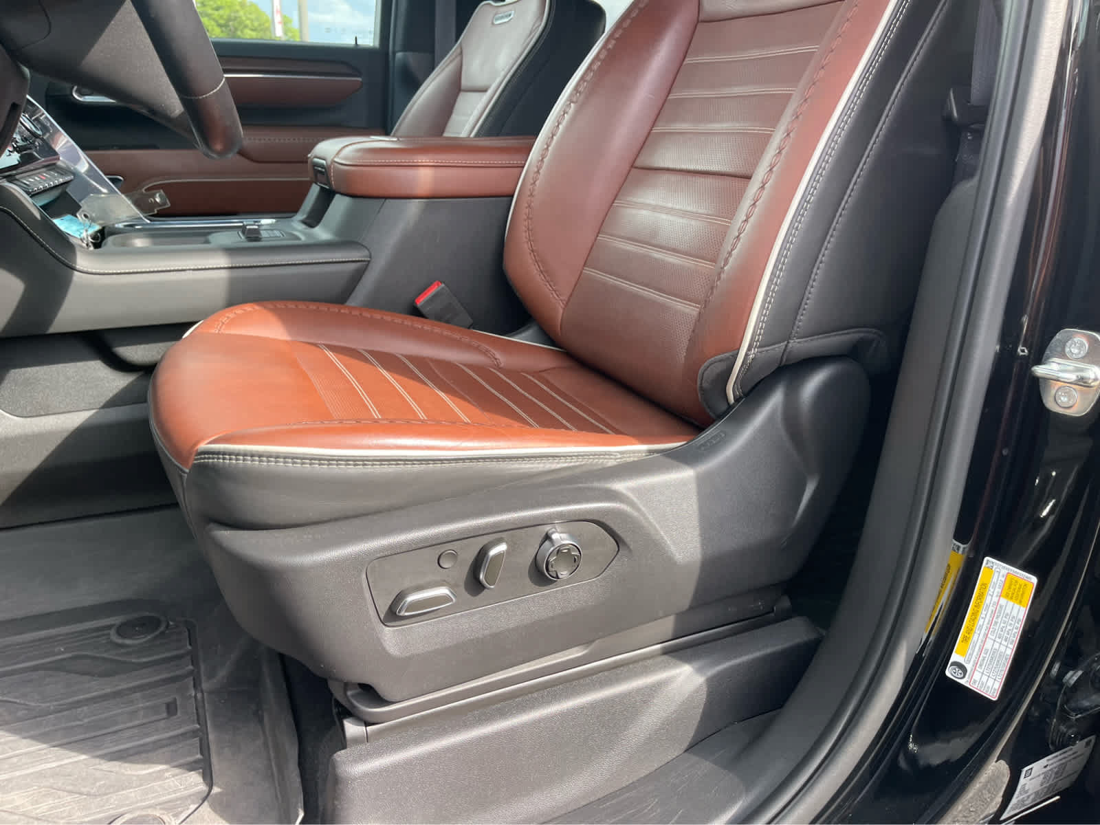Used 2024 GMC Sierra 2500 Denali Ultimate AWD/4WD image 13
