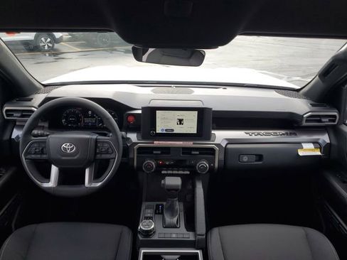 Used 2025 Toyota Tacoma TRD Off-Road image 25