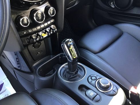 Used 2020 MINI Cooper SE w/ 6.5" Touchscreen Package image 14