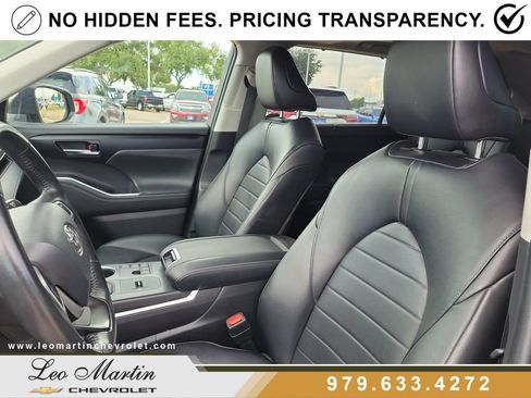 Used 2023 Toyota Highlander XLE FWD image 18