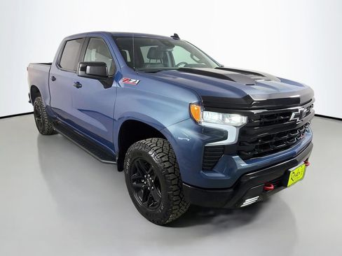 Used 2024 Chevrolet Silverado 1500 LT Trail Boss w/ Convenience Package II AWD/4WD image 4