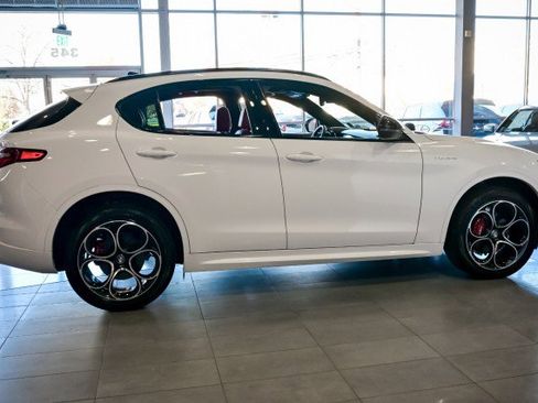 Used 2023 Alfa Romeo Stelvio Veloce image 5