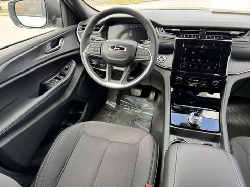 Used 2024 Jeep Grand Cherokee Laredo w/ MOPAR Finishing Package image 5