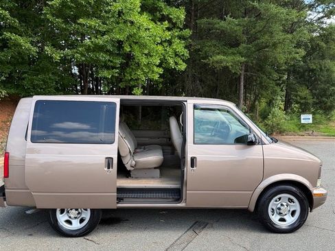 Used 2005 Chevrolet Astro Passenger RWD image 5