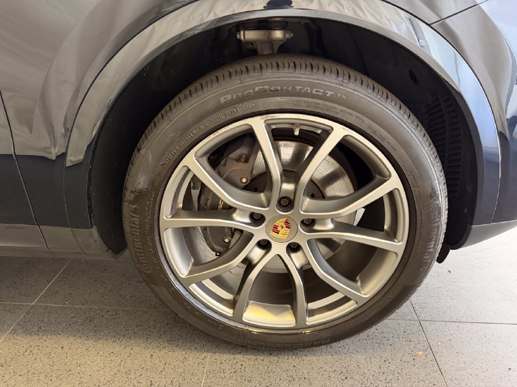 Certified 2023 Porsche Cayenne Coupe AWD/4WD image 11