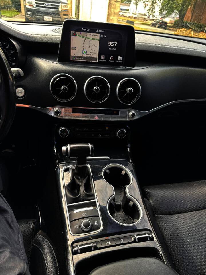 Used 2018 Kia Stinger Premium RWD image 26
