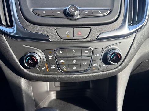 Certified 2024 Chevrolet Equinox LT w/ LPO, Floor Liner Package image 21